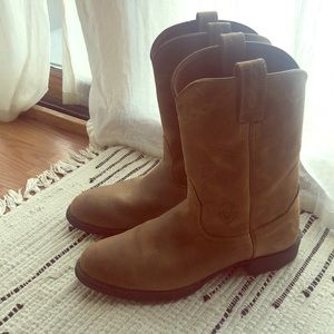 Ariat cowboy boots size 9